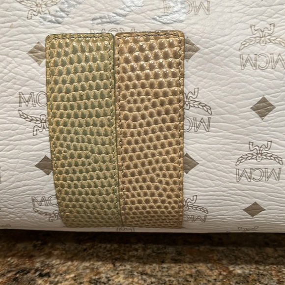 MCM EUC PRINCESS LION TOTE like New - Picture 4 of 15